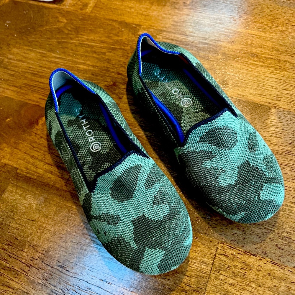 ROTHY’S Kid’s Loafer Olive Camo- size 2 LIKE NEW
